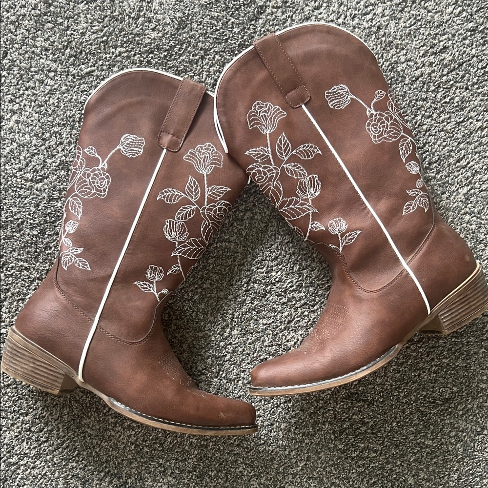 Brown Floral Embroidered Women's Boots